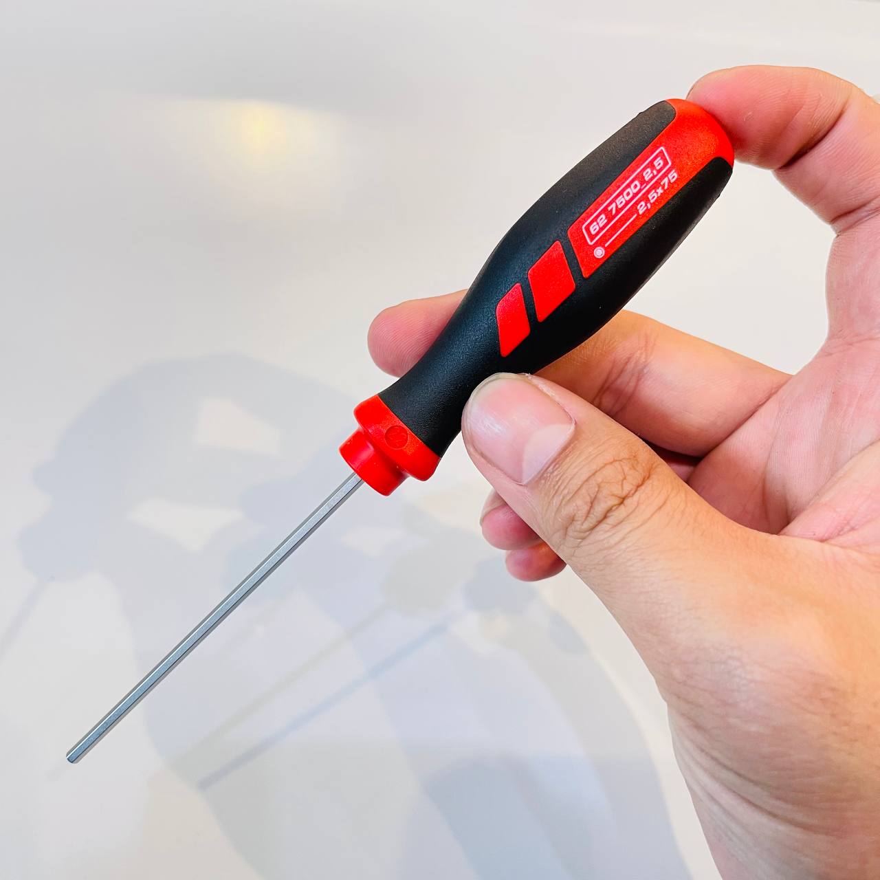 TUA VÍT LỤC GIÁC ĐẦU LỤC GIÁC SIZE 2,5MM TAY CẦM TĂNG ĐỘ BÁM HOLEX 627500 TUA VÍT LỤC GIÁC ĐẦU LỤC GIÁC SIZE 2,5MM TAY CẦM TĂNG ĐỘ BÁM HOLEX 627500